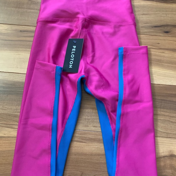 Peloton Womens' Fitness Apparel - Size X-Small: S/Pink - Picture 5 of 9